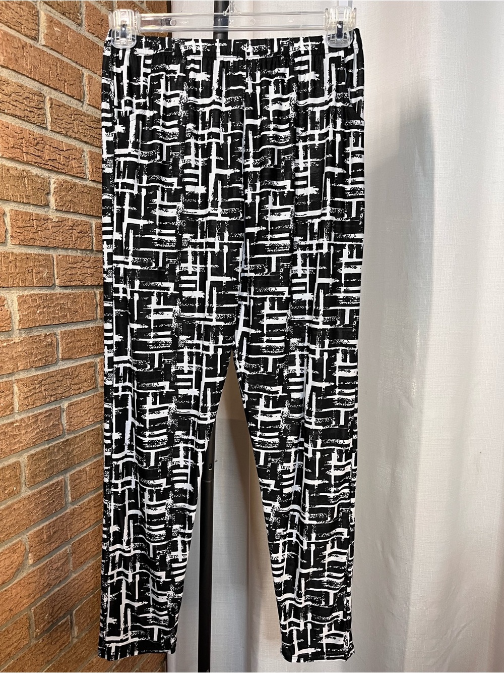 Black White Geometric Print Pull-On Pants Women L Lightweight Stretch  Travel